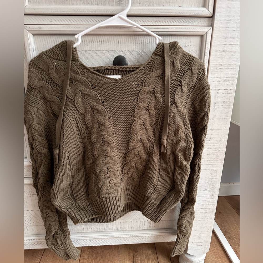 Dark green slightly cropped sweater